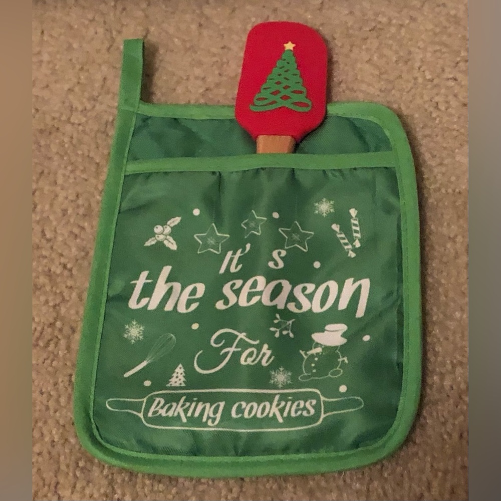 Festive Green Pot Holder with Red Spatula 🎄❤️🍪